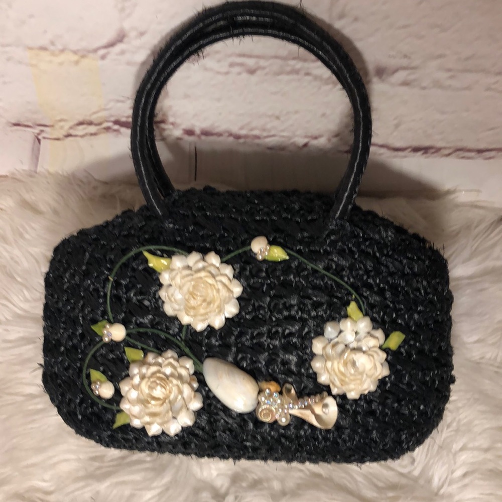 2/$15 BAGS-TODAY ONLY- HANDMADE WOVEN PURSE W/SEASHELLS